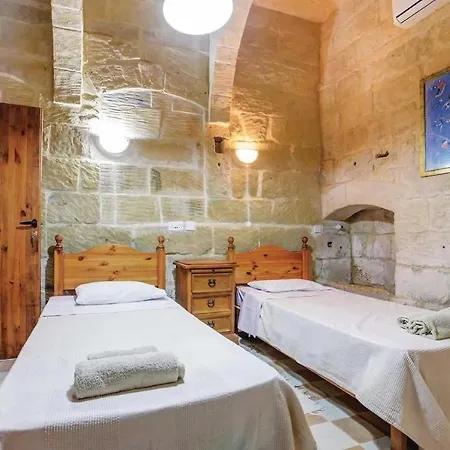 4 Bedroom With Private Pool In Gozo Għarb