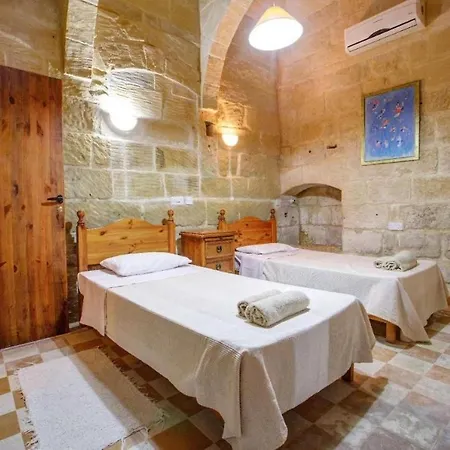 4 Bedroom With Private Pool In Gozo בית נופש Għarb