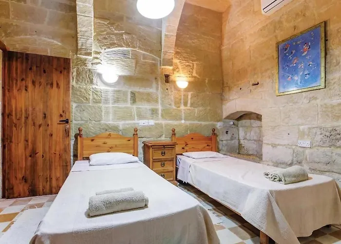 4 Bedroom With Private Pool In Gozo Għarb
