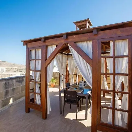 4 Bedroom With Private Pool In Gozo Għarb