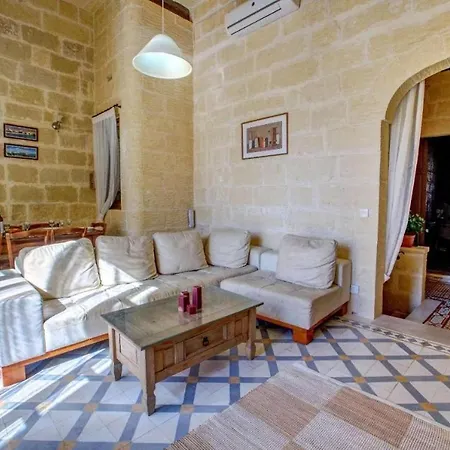 4 Bedroom With Private Pool In Gozo * Għarb