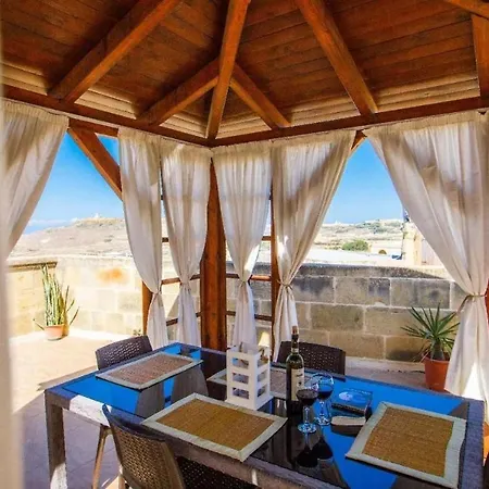 4 Bedroom With Private Pool In Gozo Сasa de vacaciones Għarb