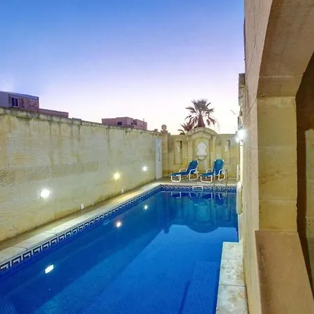 Сasa de vacaciones 4 Bedroom With Private Pool In Gozo Għarb