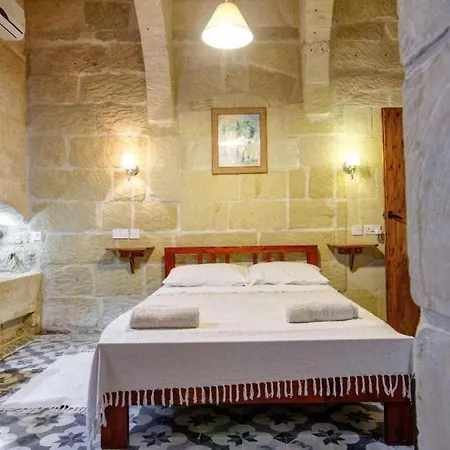 4 Bedroom With Private Pool In Gozo Għarb