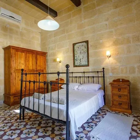 4 Bedroom With Private Pool In Gozo *