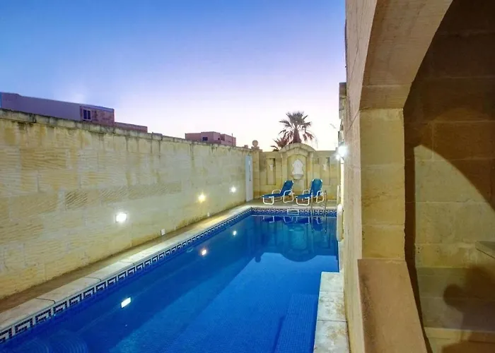 Case de vacanță 4 Bedroom With Private Pool In Gozo Għarb